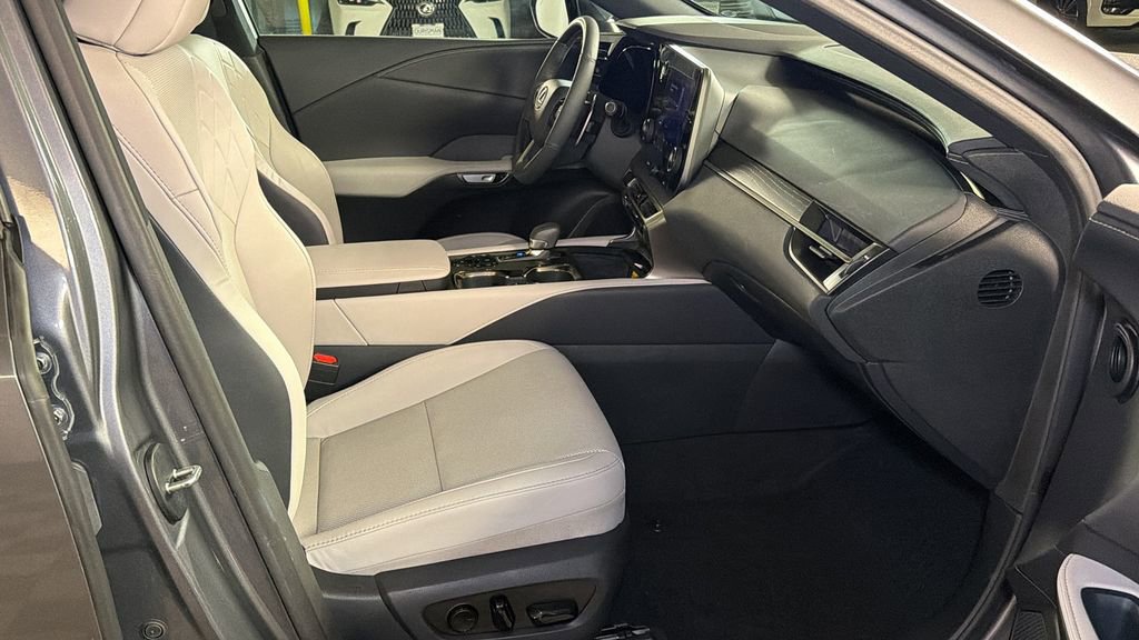 Used 2023 Lexus RX 350 Premium w/ Accessory Package (Z1) AWD/4WD image 9