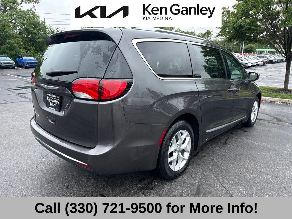 Used 2017 Chrysler Pacifica Touring-L Plus w/ Advanced Safetytec Group FWD image 10