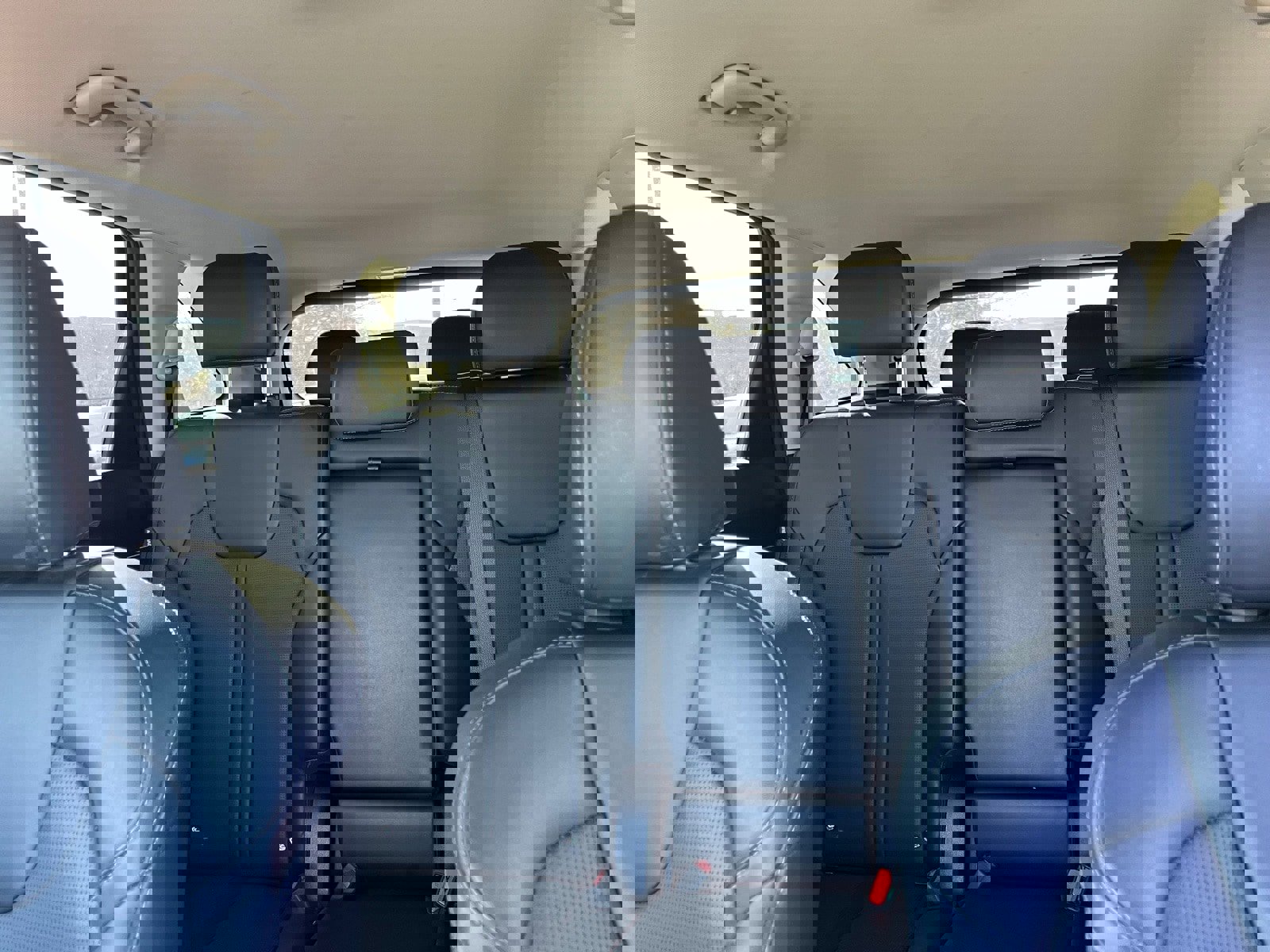 Used 2024 Kia Sorento S w/ Panoramic Sunroof Package image 37