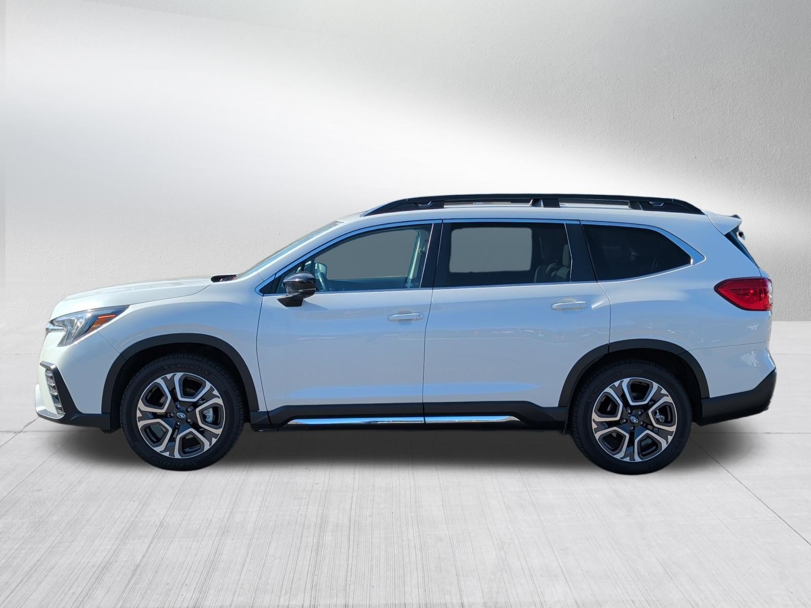 Used 2024 Subaru Ascent Limited w/ Technology Package AWD/4WD image 4