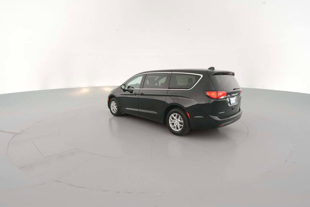 New 2026 Chrysler Voyager LX image 8