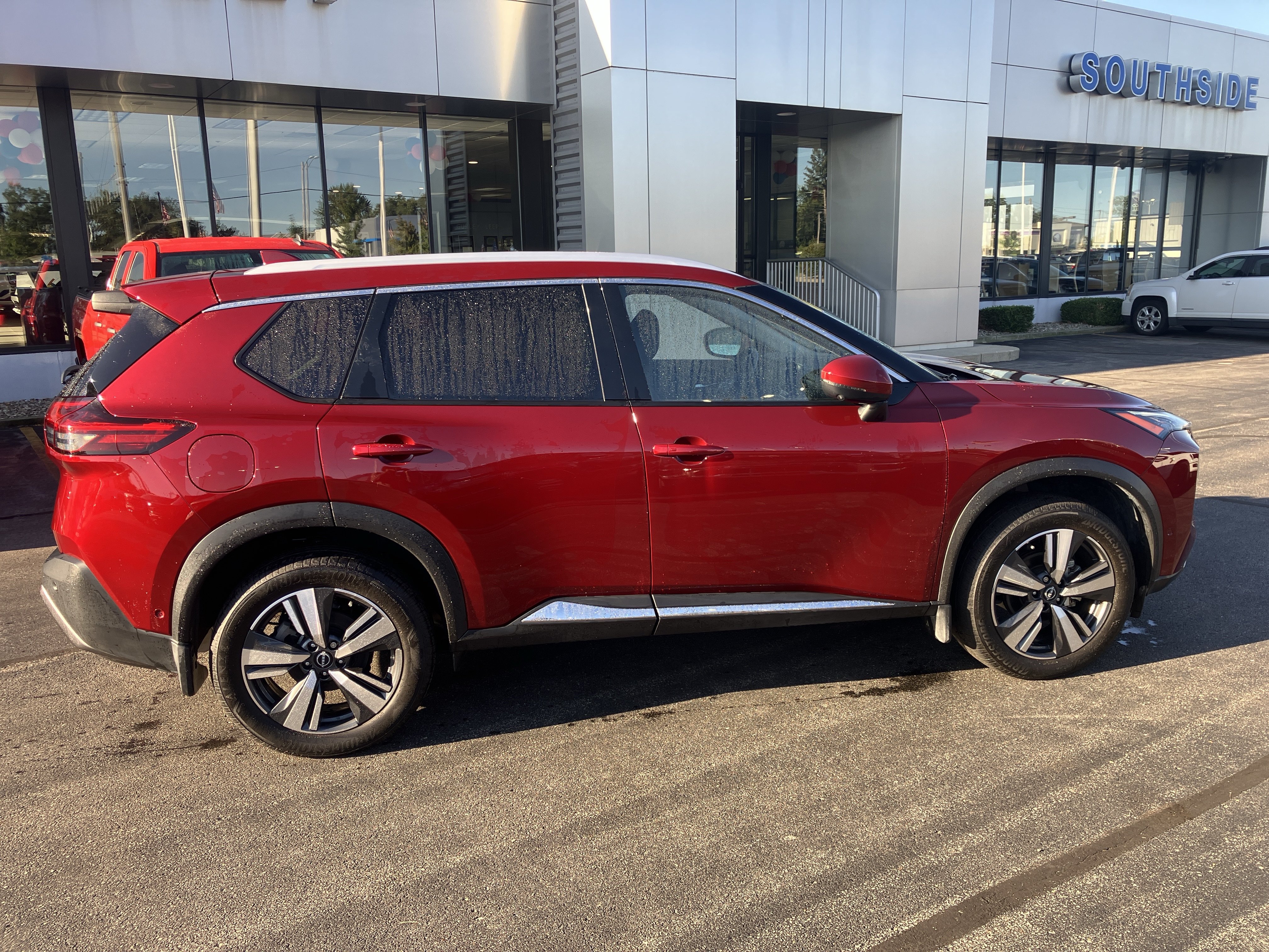 Used 2023 Nissan Rogue SL AWD/4WD image 8