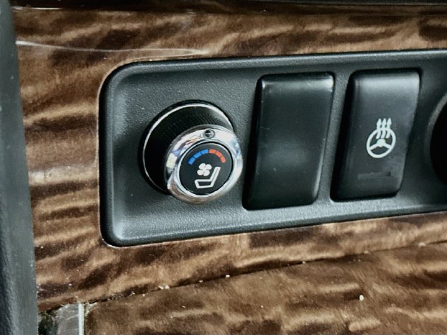 Used 2017 Nissan Armada Platinum w/ Captain Seat Package AWD/4WD image 26