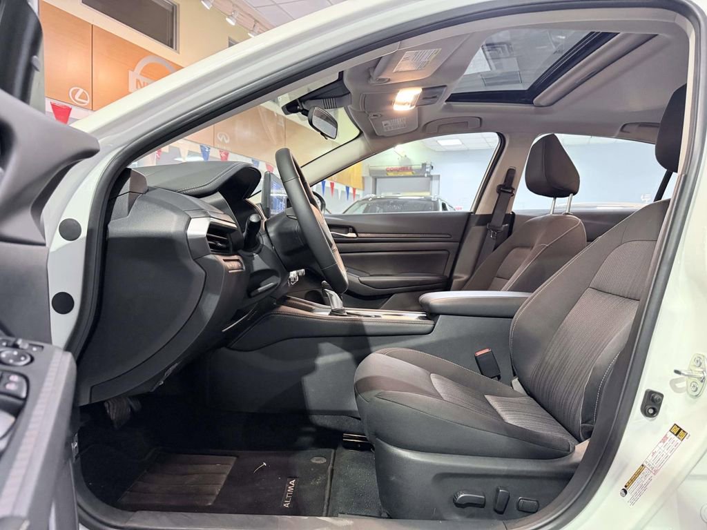Used 2025 Nissan Altima 2.5 SV w/ SV Premium Package FWD image 15