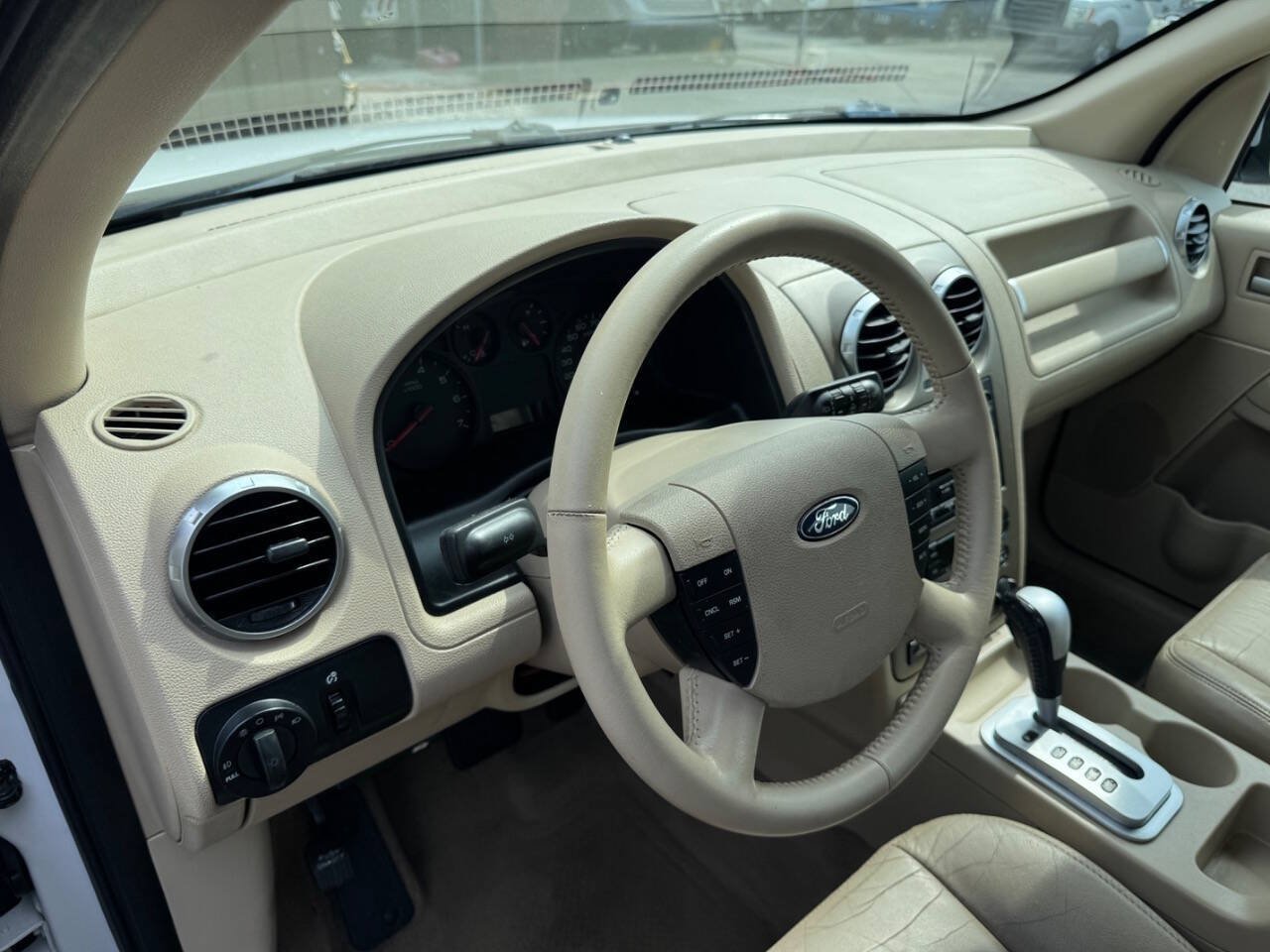 Used 2005 Ford Freestyle SEL AWD/4WD image 8