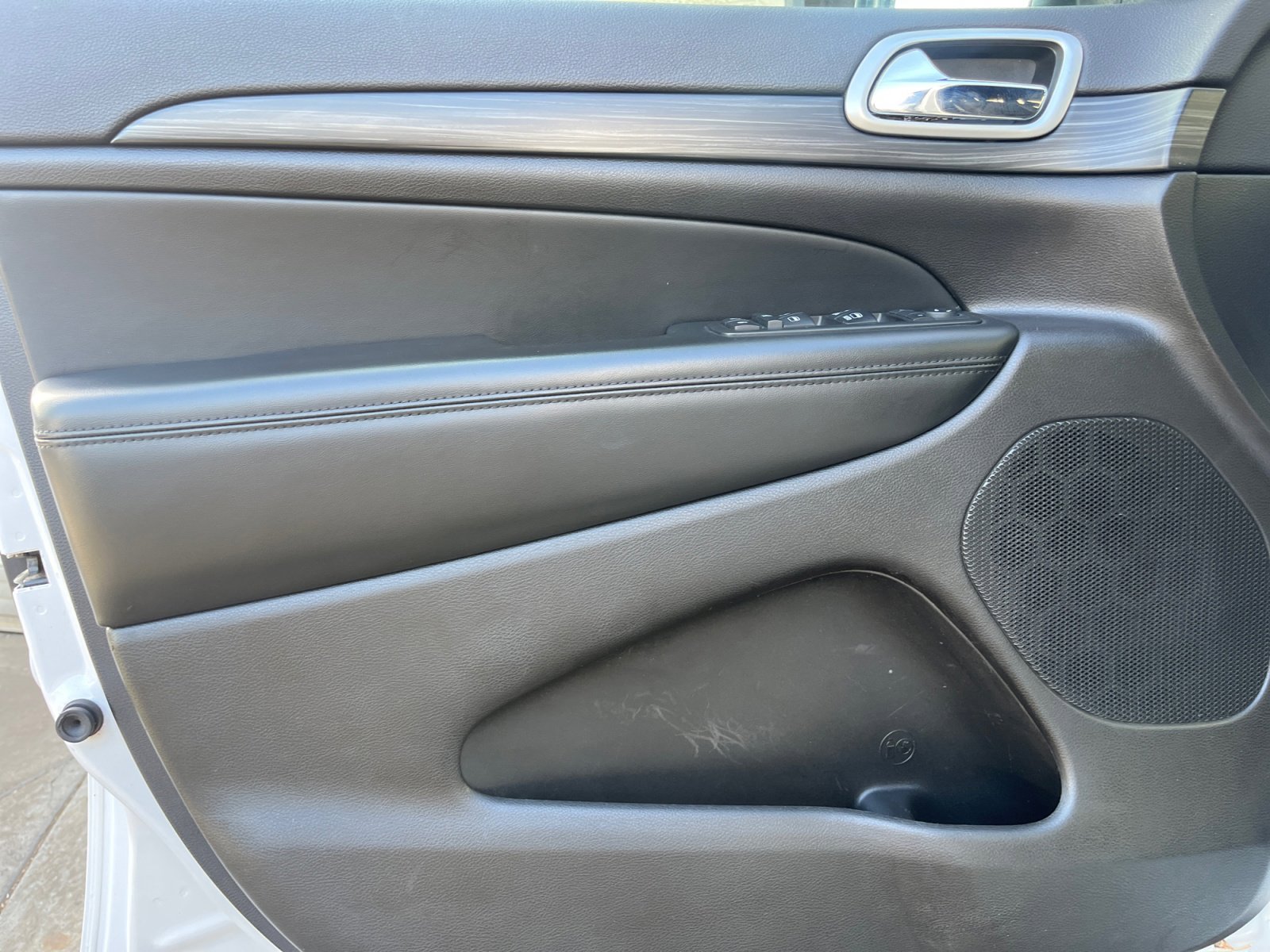 Used 2019 Jeep Grand Cherokee Laredo w/ 18" Wheel & 8.4" Radio Group image 15