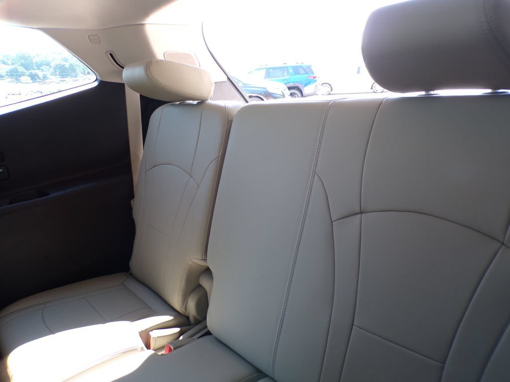 Used 2020 Buick Enclave Premium w/ Sun and Sites Package AWD/4WD image 16
