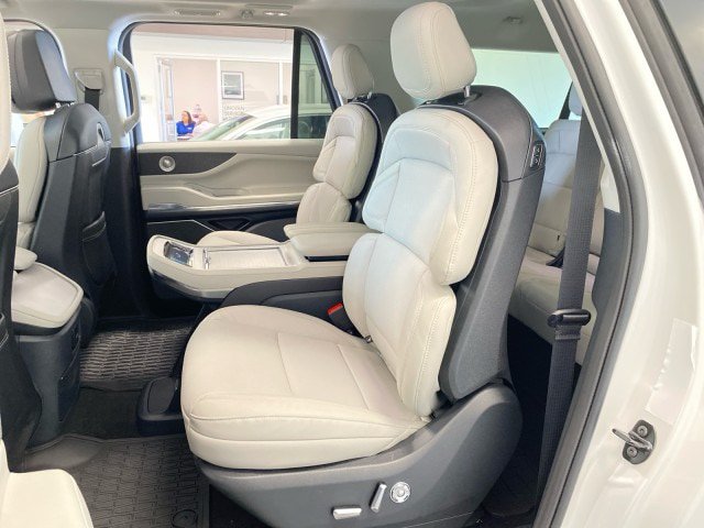 New 2026 Lincoln Navigator L Reserve AWD/4WD image 12