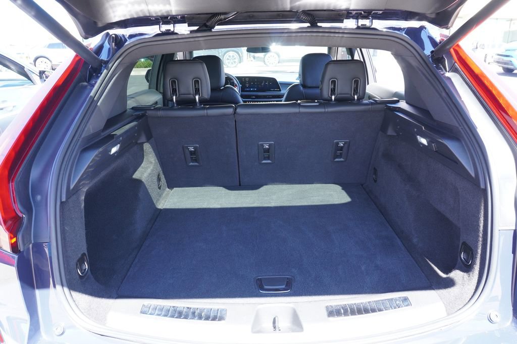 Certified 2025 Cadillac XT4 Premium Luxury image 8