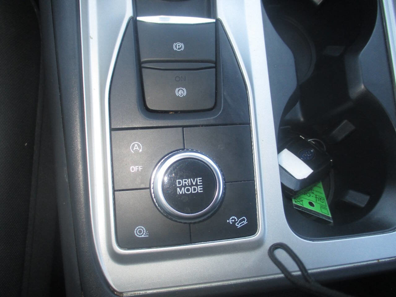 Used 2024 Ford Explorer XLT image 22