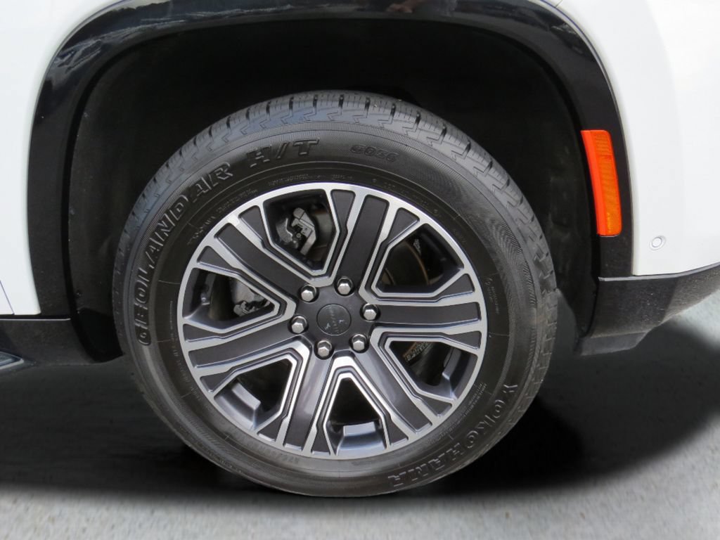 Used 2024 Jeep Wagoneer Series II w/ Flexible Seating Group RWD image 11