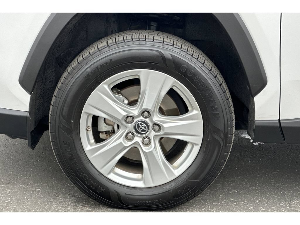 Certified 2020 Toyota RAV4 LE AWD/4WD image 32
