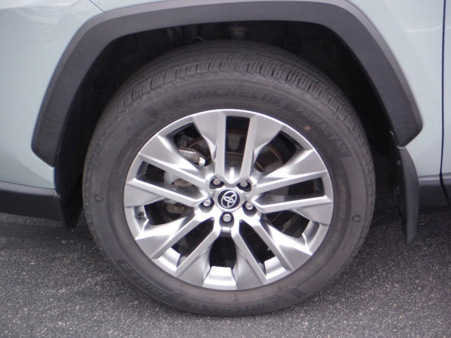 Used 2023 Toyota RAV4 XLE Premium AWD/4WD image 4