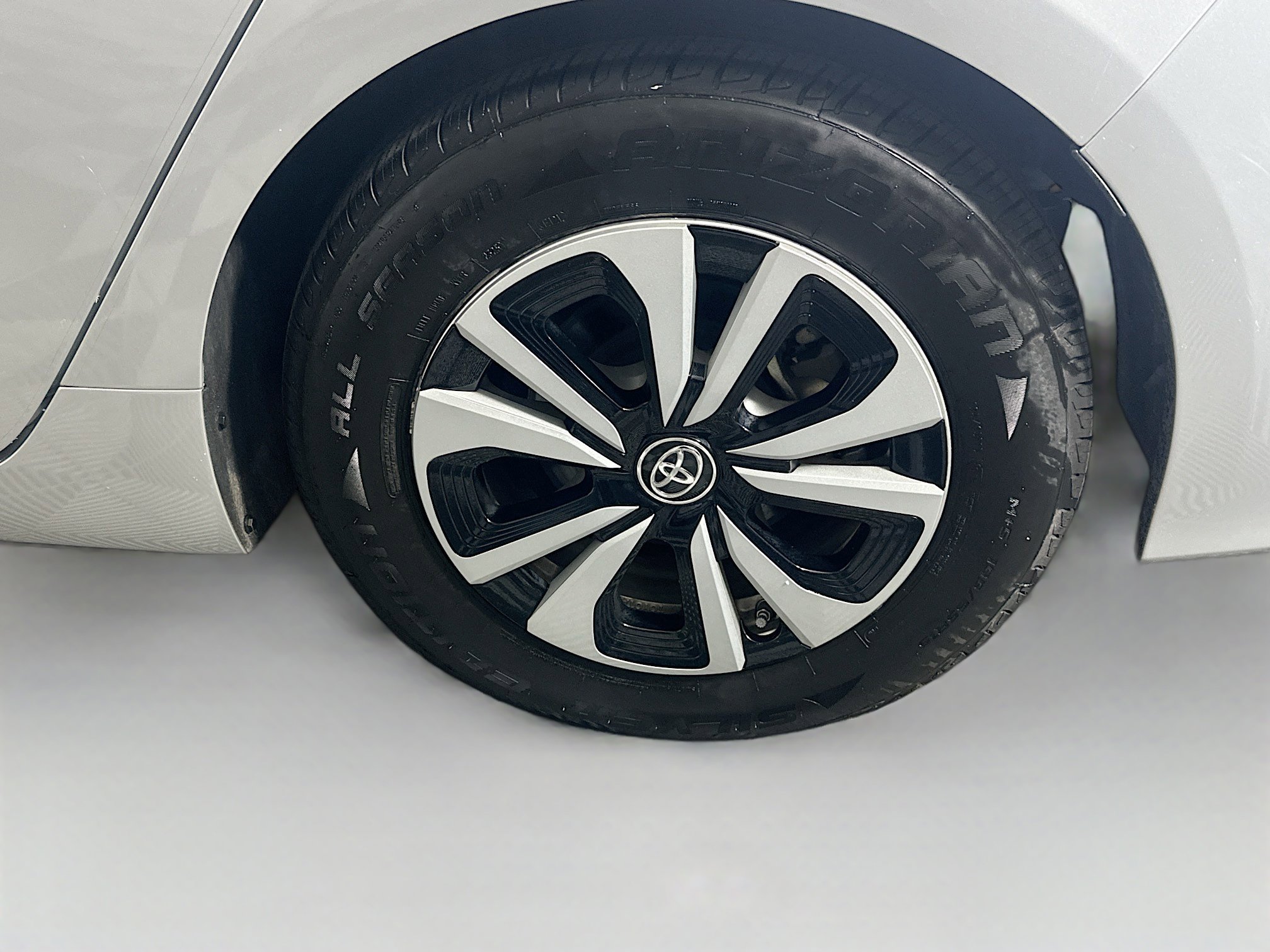 Used 2019 Toyota Prius Prime Premium w/ Carpet Mat Package FWD image 11