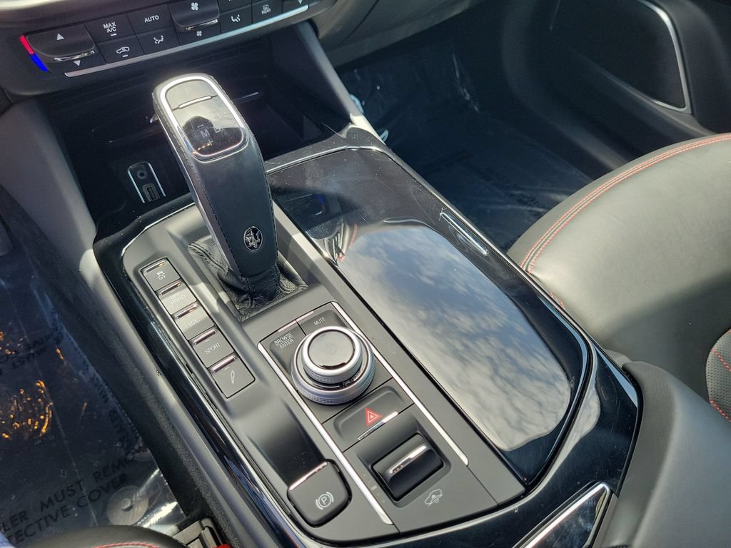Used 2022 Maserati Levante GT AWD/4WD image 26