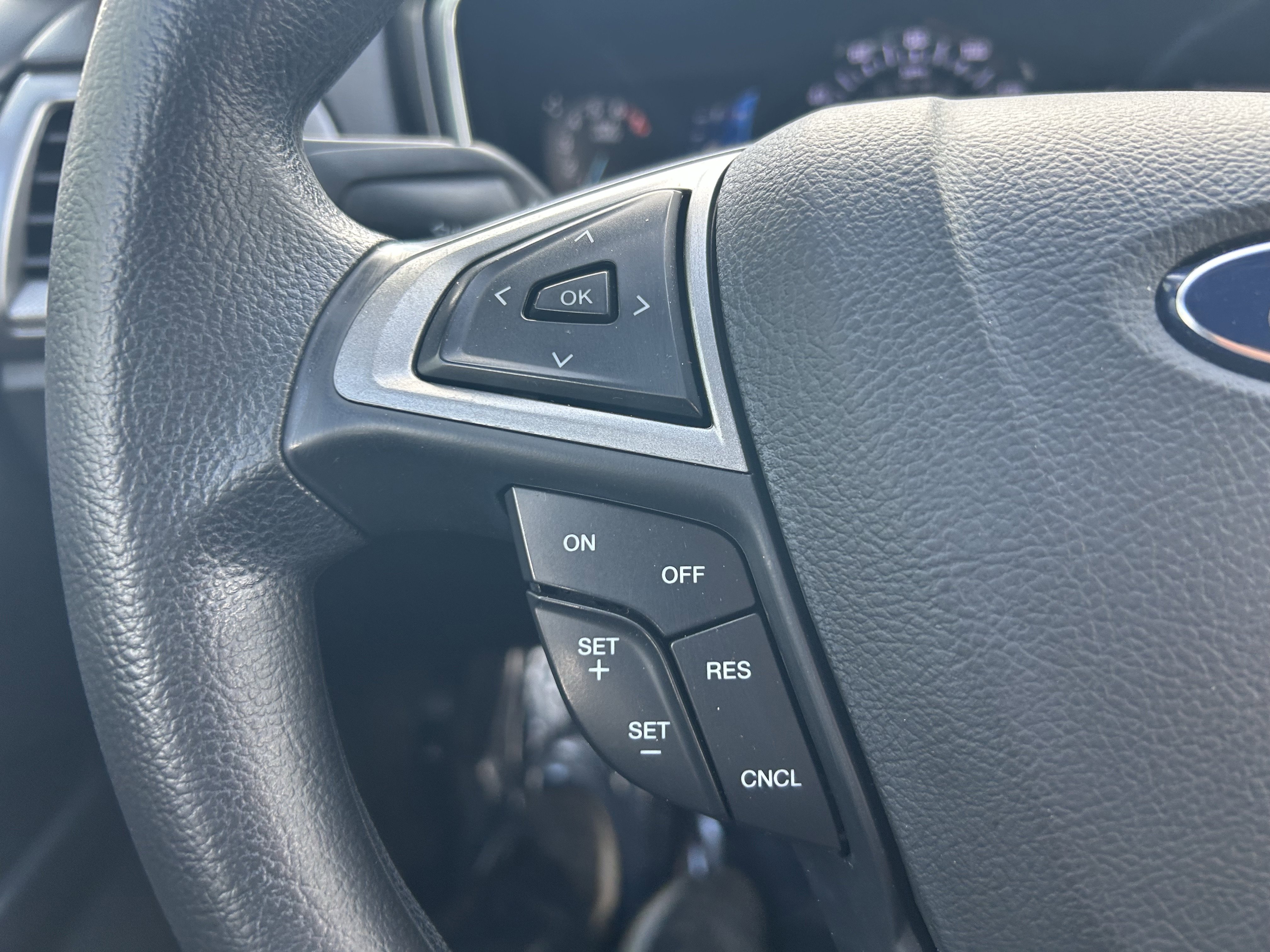 Used 2017 Ford Fusion SE w/ Fusion SE Technology Package image 18