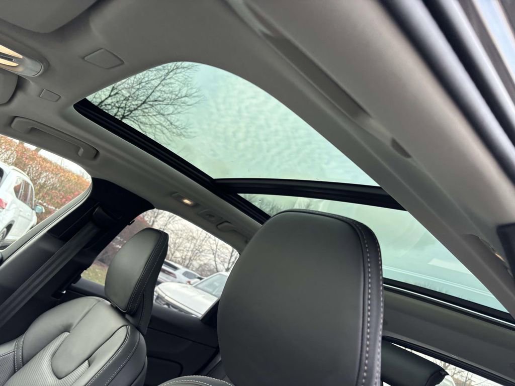 New 2026 Volvo XC60 T8 Ultra w/ Protection Package Premier image 24