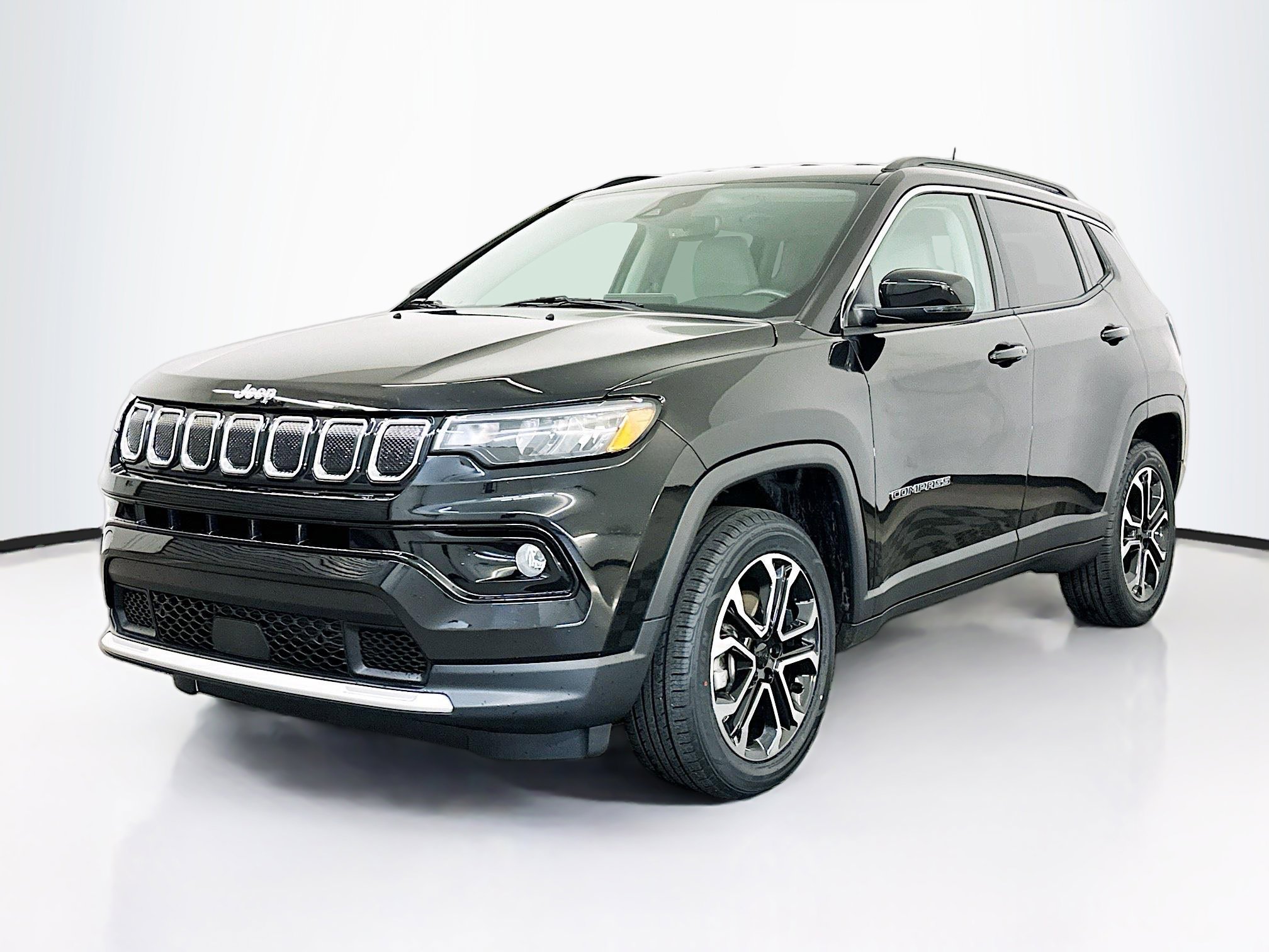 Used 2022 Jeep Compass Limited image 3