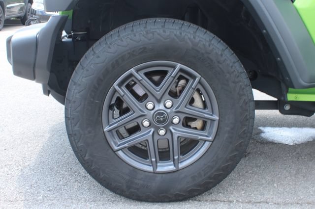 Used 2025 Jeep Wrangler Sport AWD/4WD image 26
