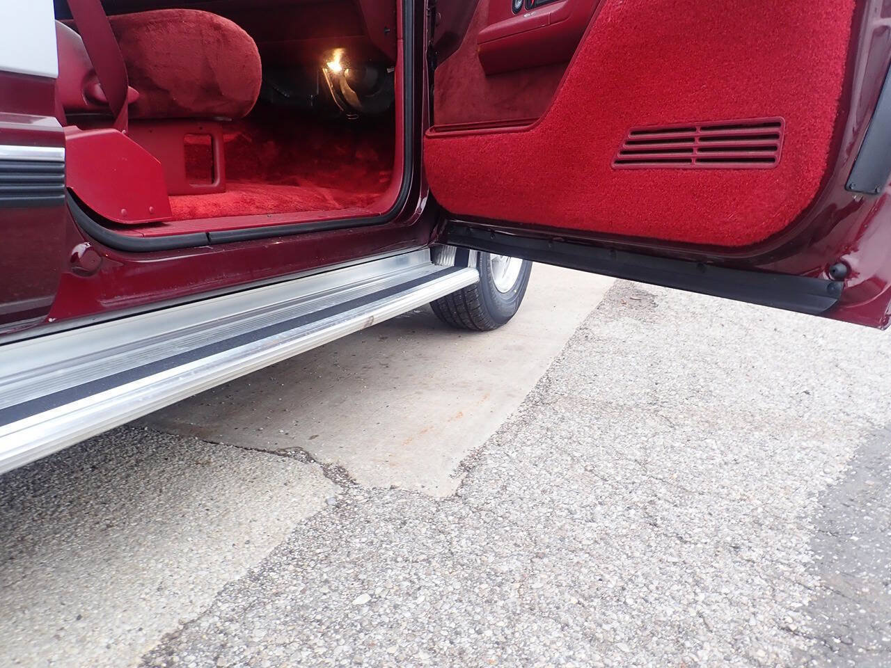 Used 1994 Chevrolet Suburban 2WD image 24