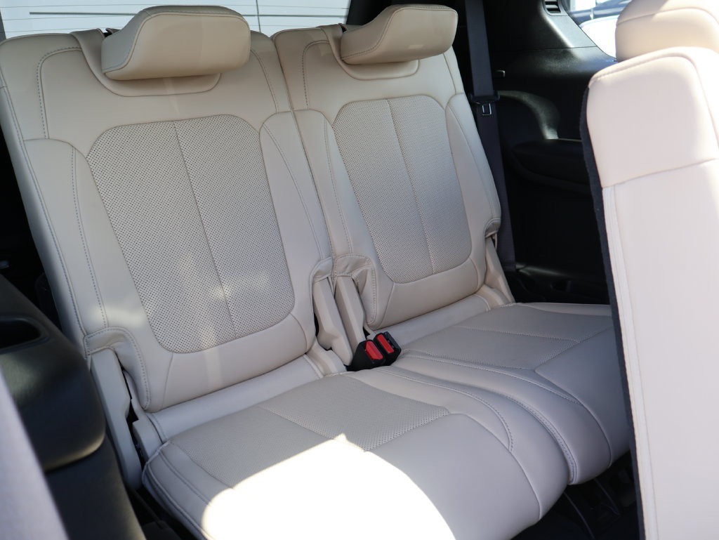 Used 2023 Jeep Grand Cherokee L Limited w/ Luxury Tech Group II AWD/4WD image 12