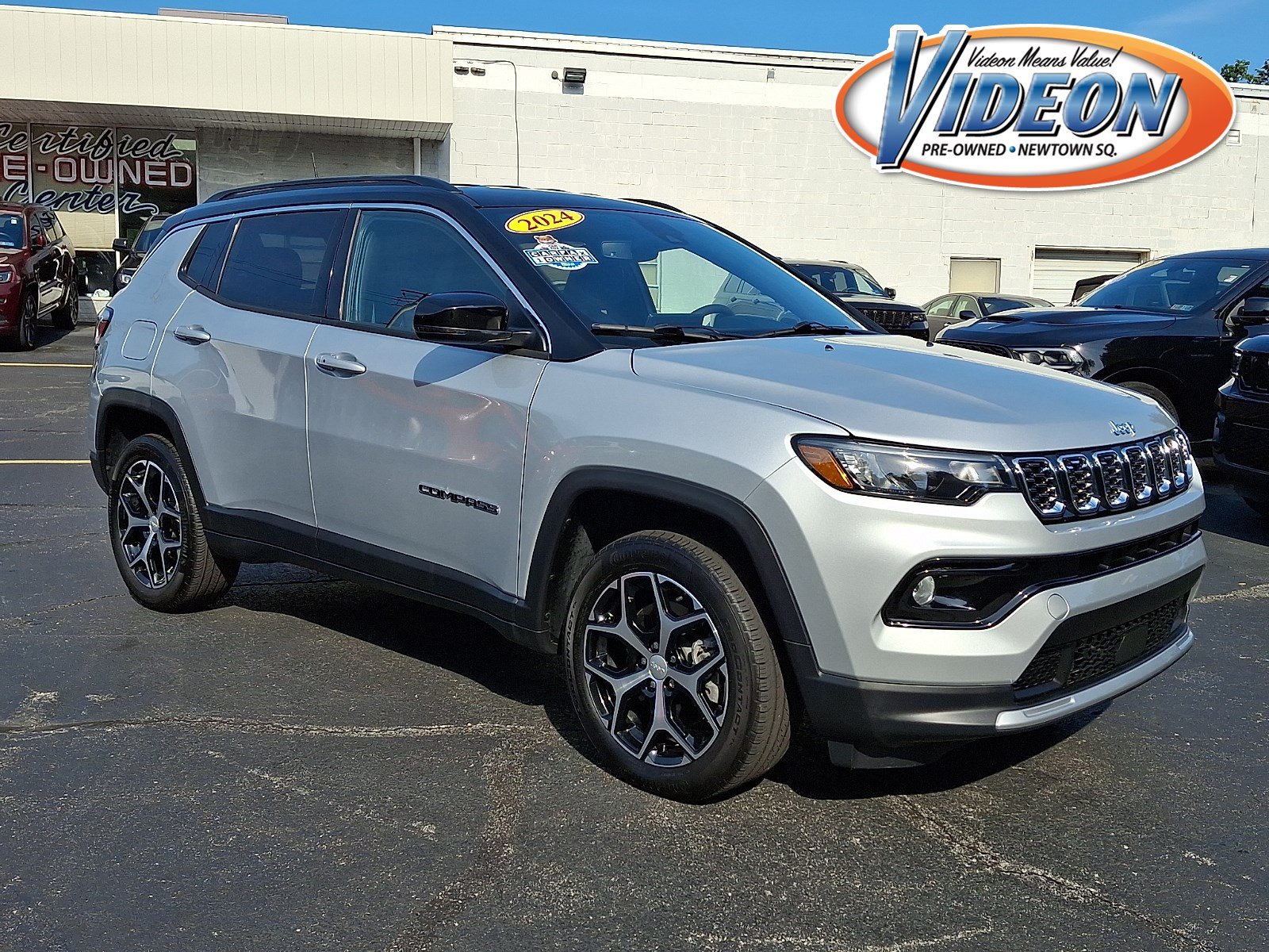 Certified 2024 Jeep Compass Limited AWD/4WD image 1