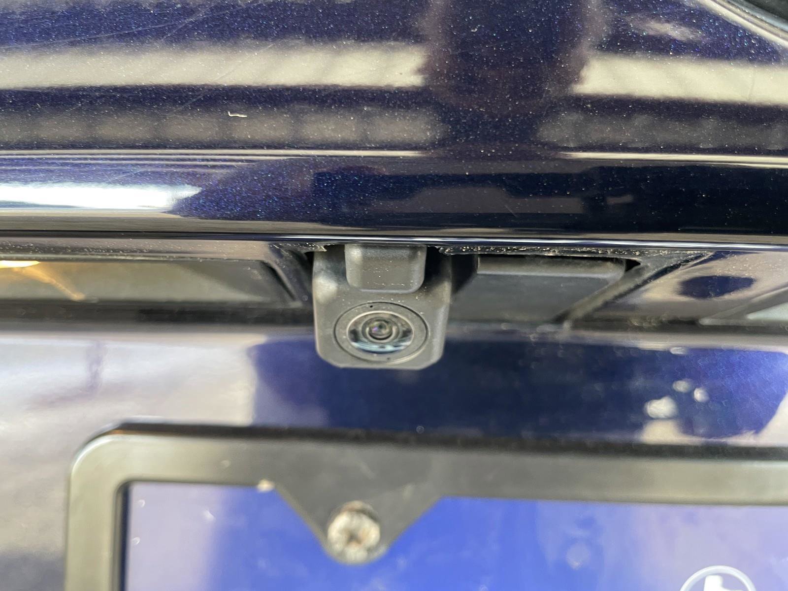 Used 2023 Toyota Highlander LE image 32