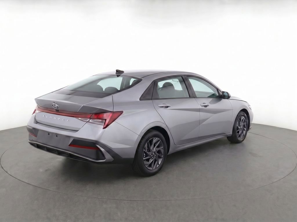 New 2026 Hyundai Elantra SE FWD image 4