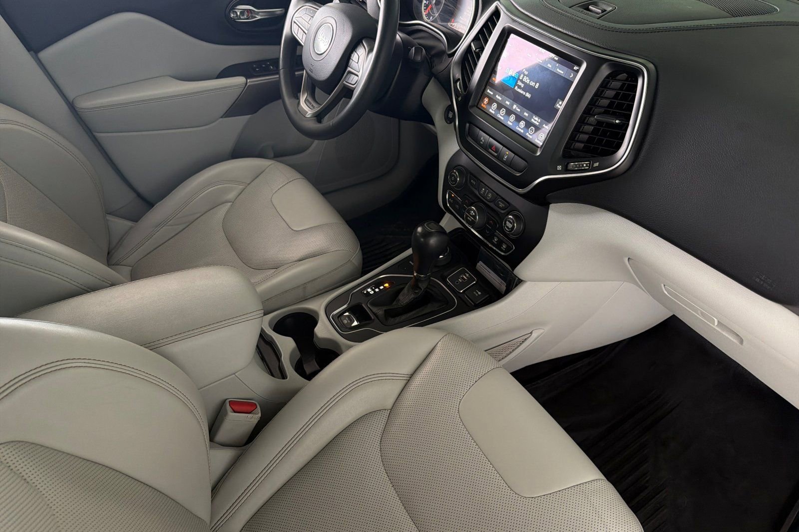 Used 2022 Jeep Cherokee Latitude Lux w/ Mopar Interior Package AWD/4WD image 19