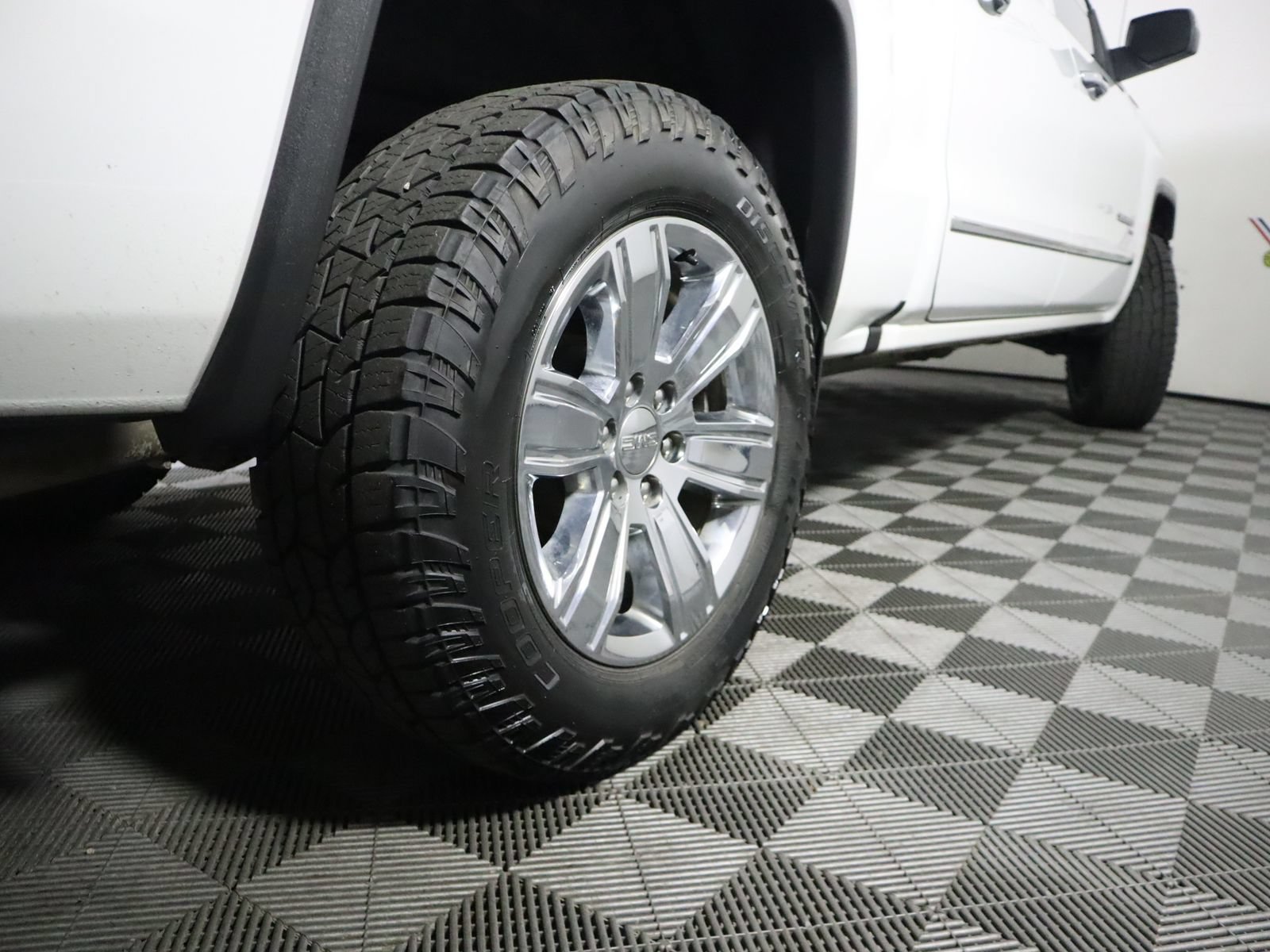 Used 2018 GMC Sierra 1500 SLT AWD/4WD image 13