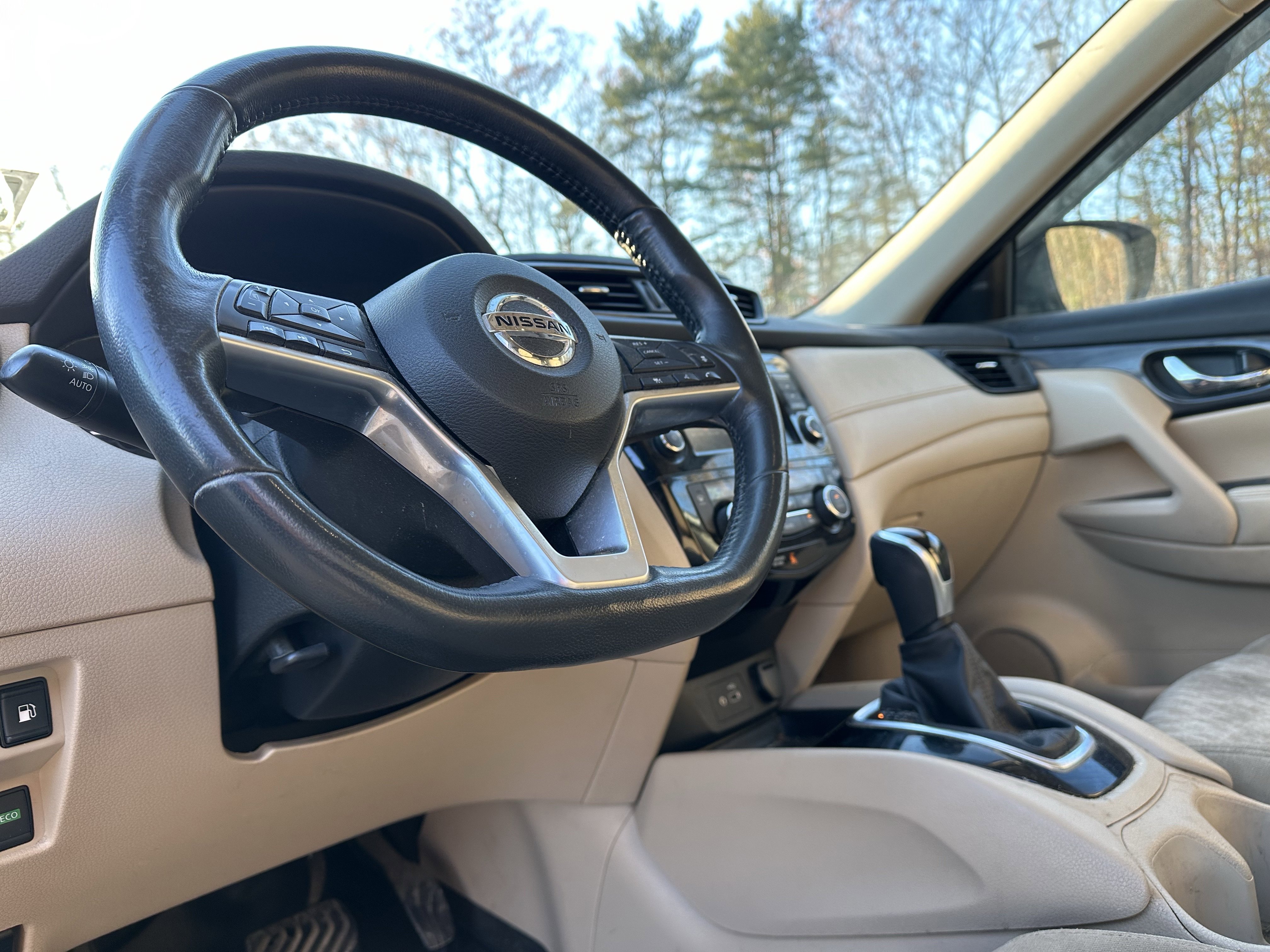 Used 2018 Nissan Rogue SV w/ Premium Package image 12