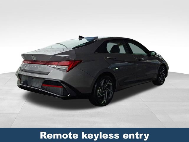 Used 2025 Hyundai Elantra SEL image 7