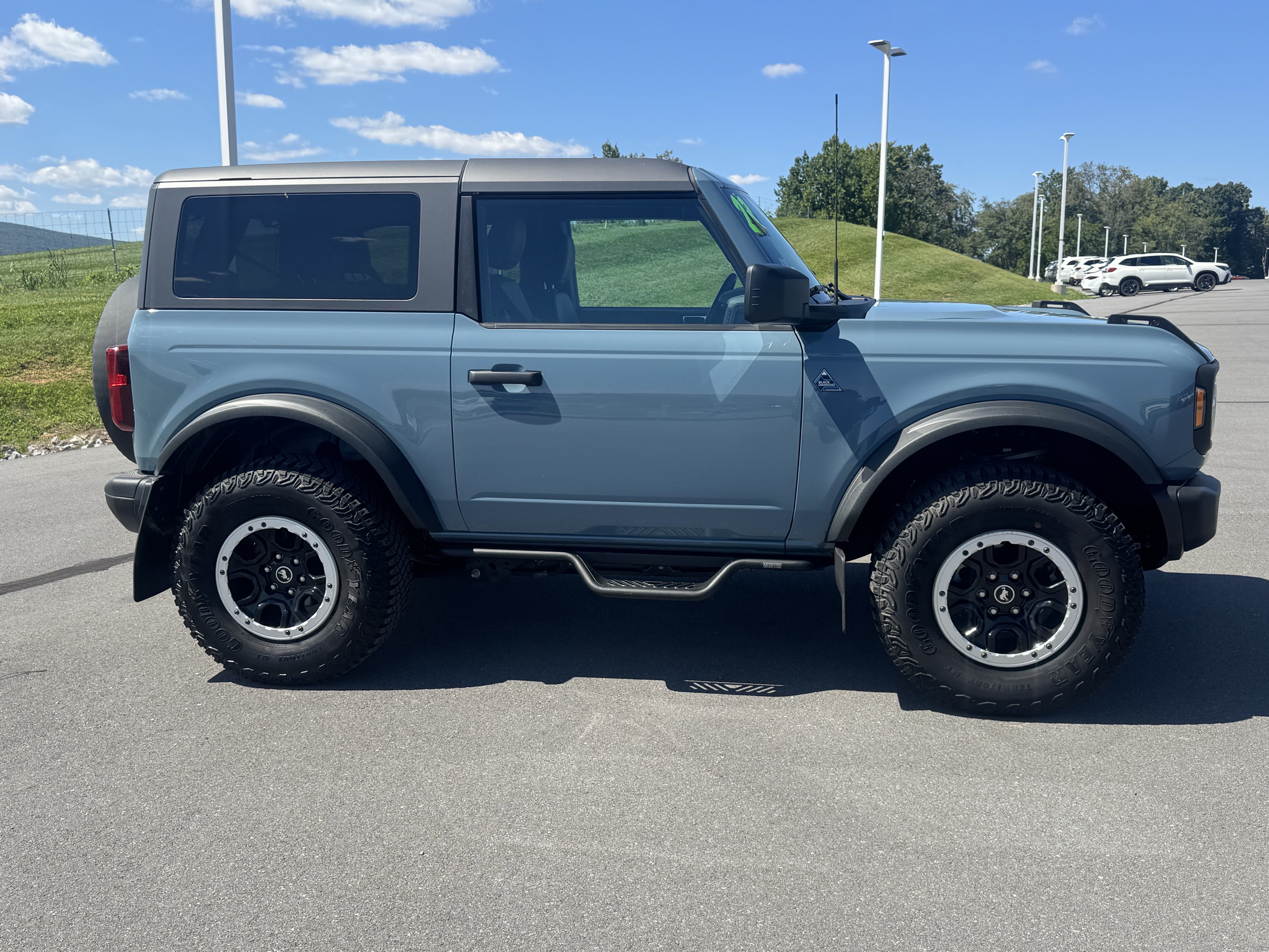 Used 2023 Ford Bronco Black Diamond w/ Sasquatch Package AWD/4WD image 2