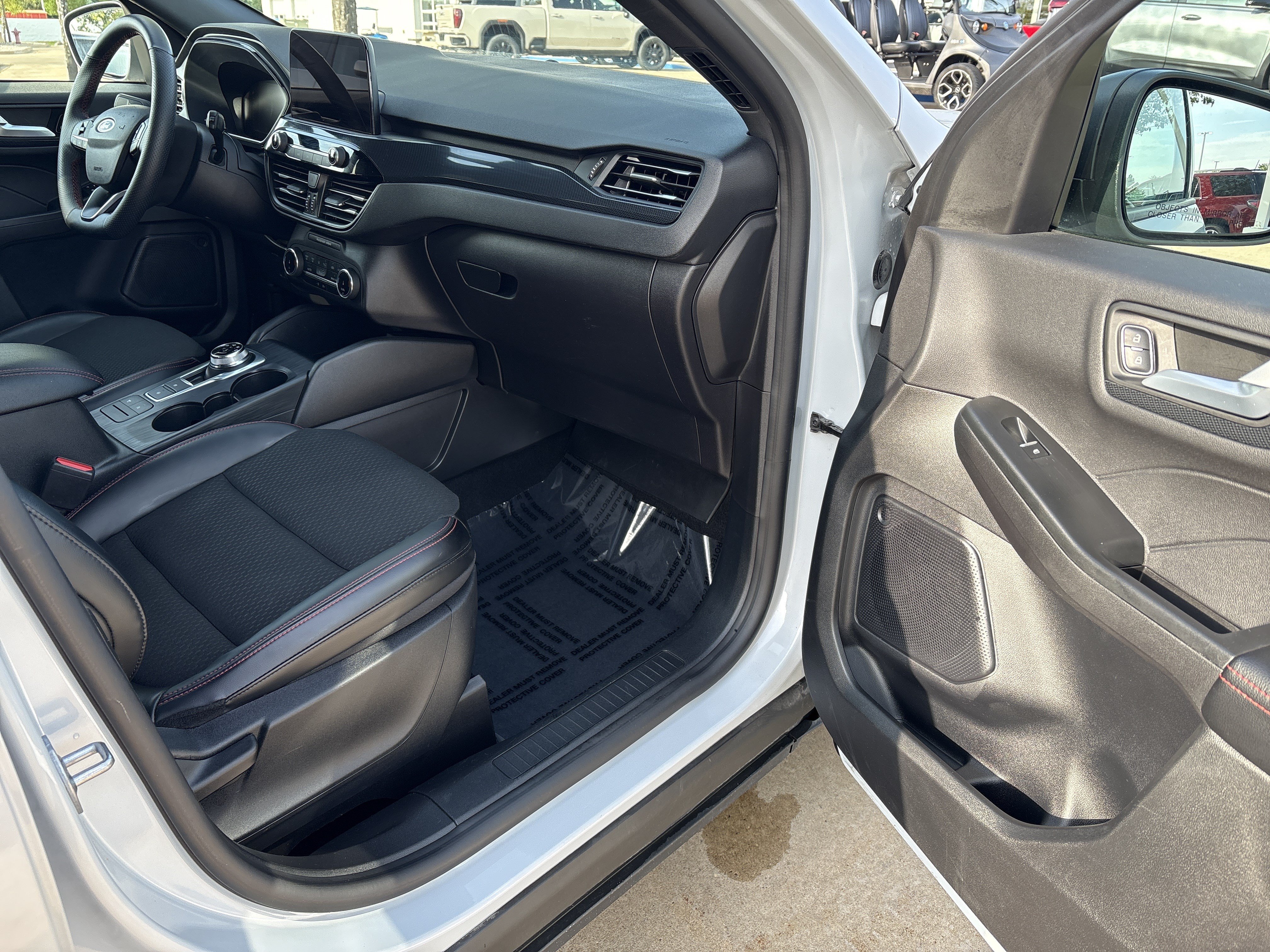 Used 2025 Ford Escape ST-Line AWD/4WD image 14