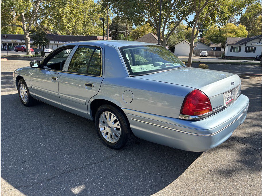 Used 2003 Ford Crown Victoria LX RWD image 9