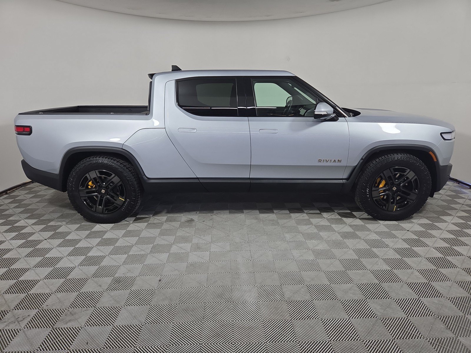 Used 2023 Rivian R1T Adventure AWD/4WD image 6