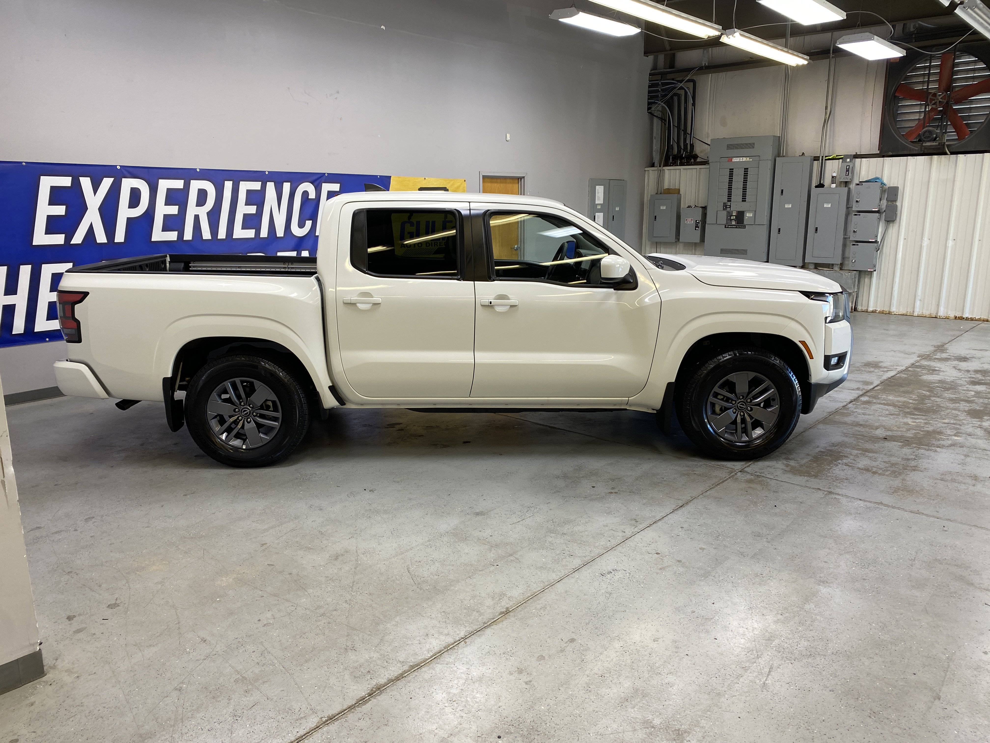 Used 2025 Nissan Frontier SV w/ SV Convenience Package image 8