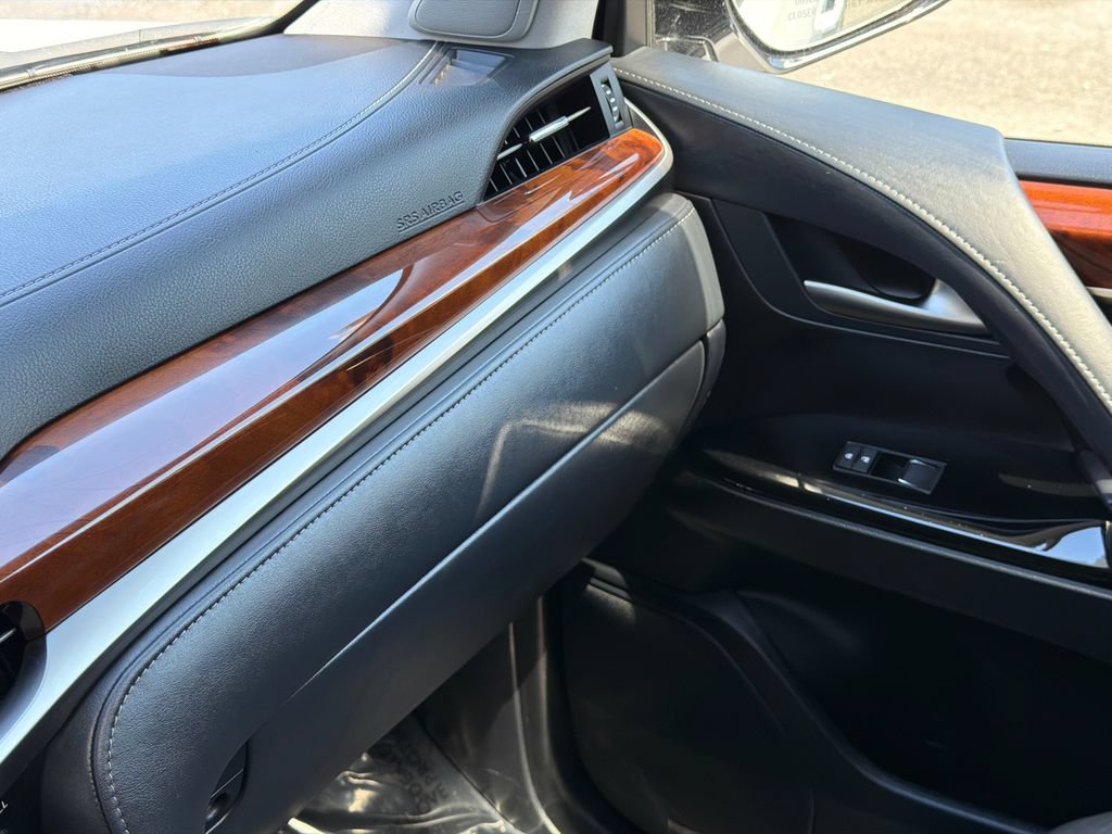 Used 2019 Lexus LX 570 4WD w/ Luxury Package image 34