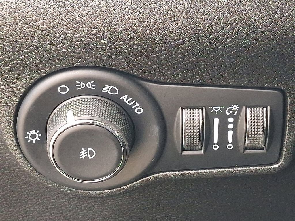 Used 2023 Jeep Compass Limited image 25