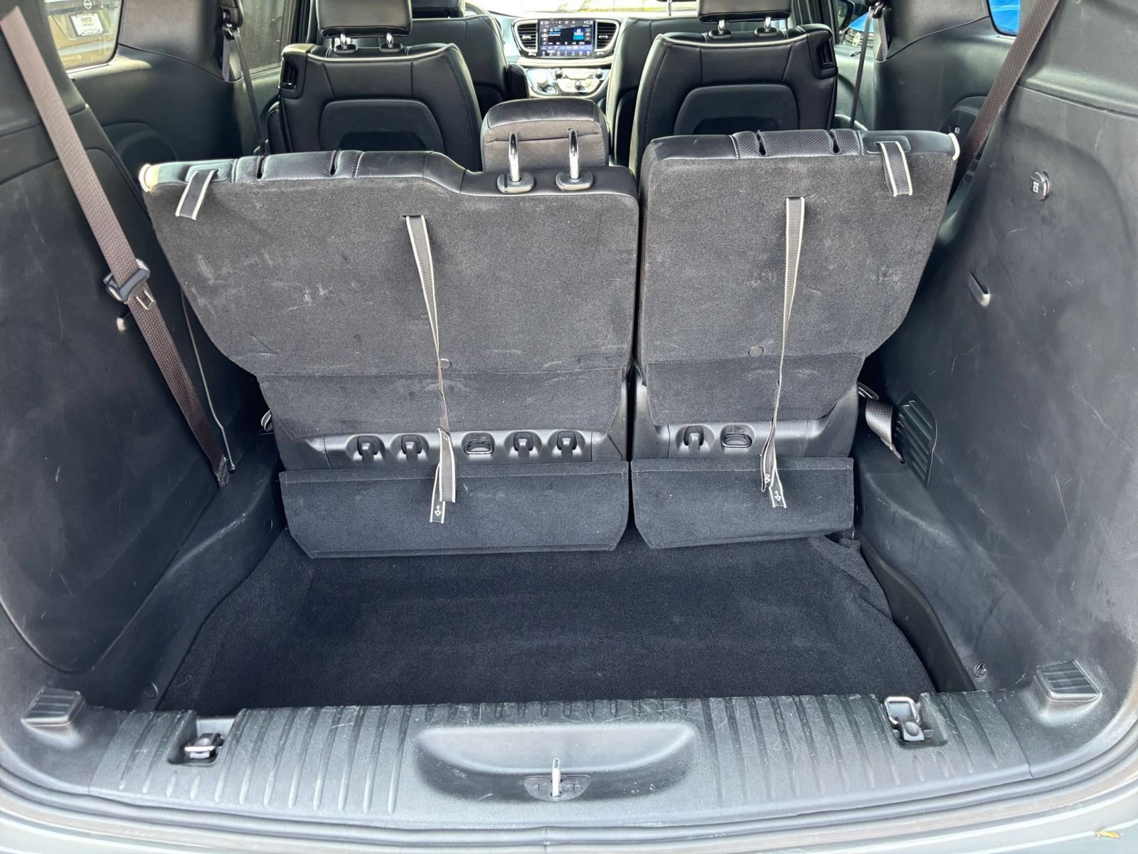 Used 2025 Chrysler Pacifica Limited FWD image 34