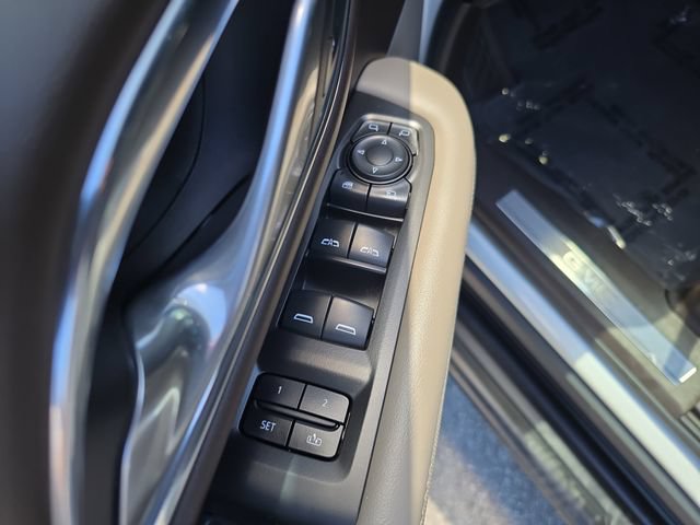 Certified 2022 GMC Yukon SLT w/ SLT Luxury Package RWD image 17