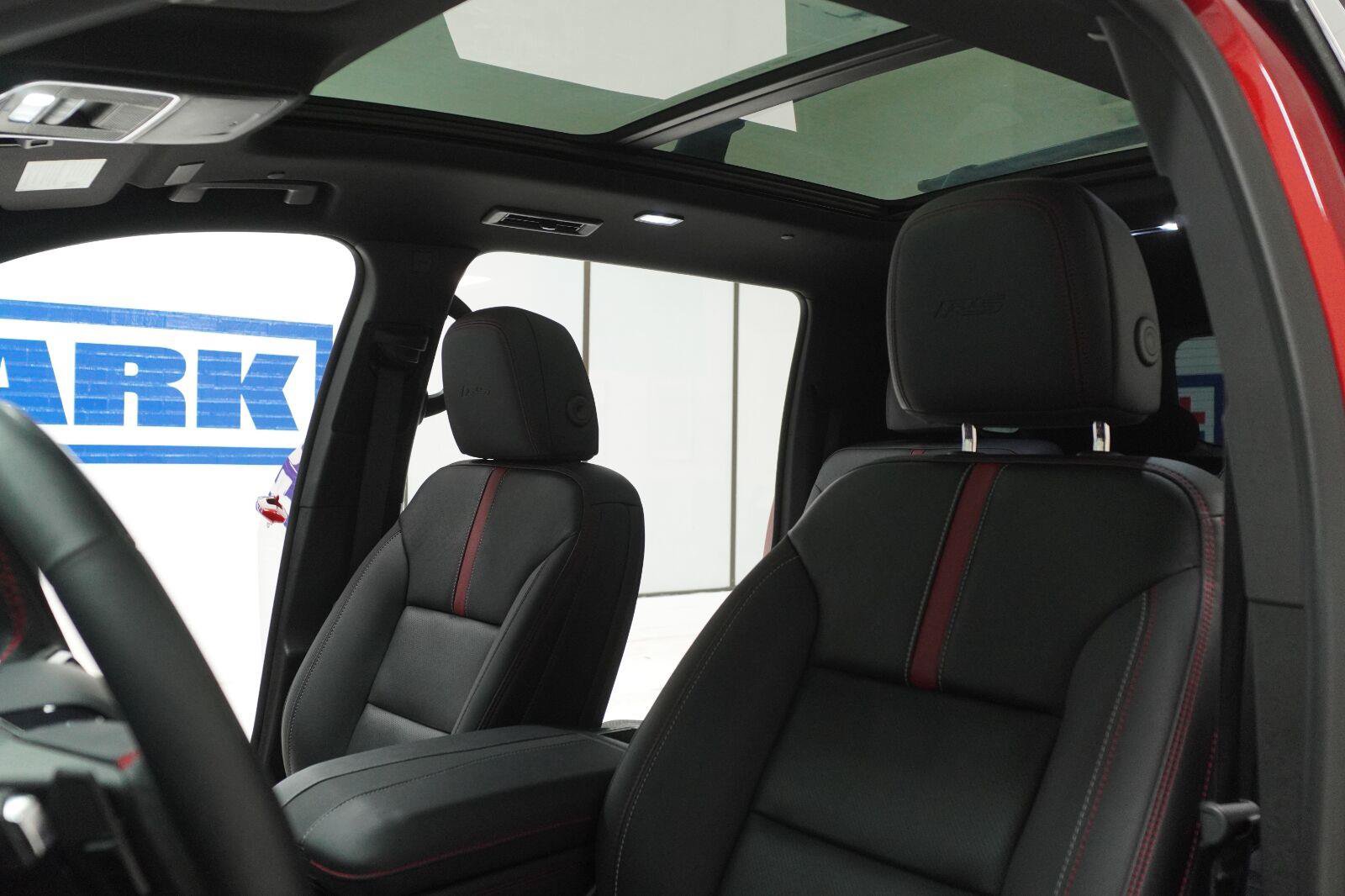 Used 2025 Chevrolet Traverse RS w/ LPO, Floor Liner Package FWD image 7