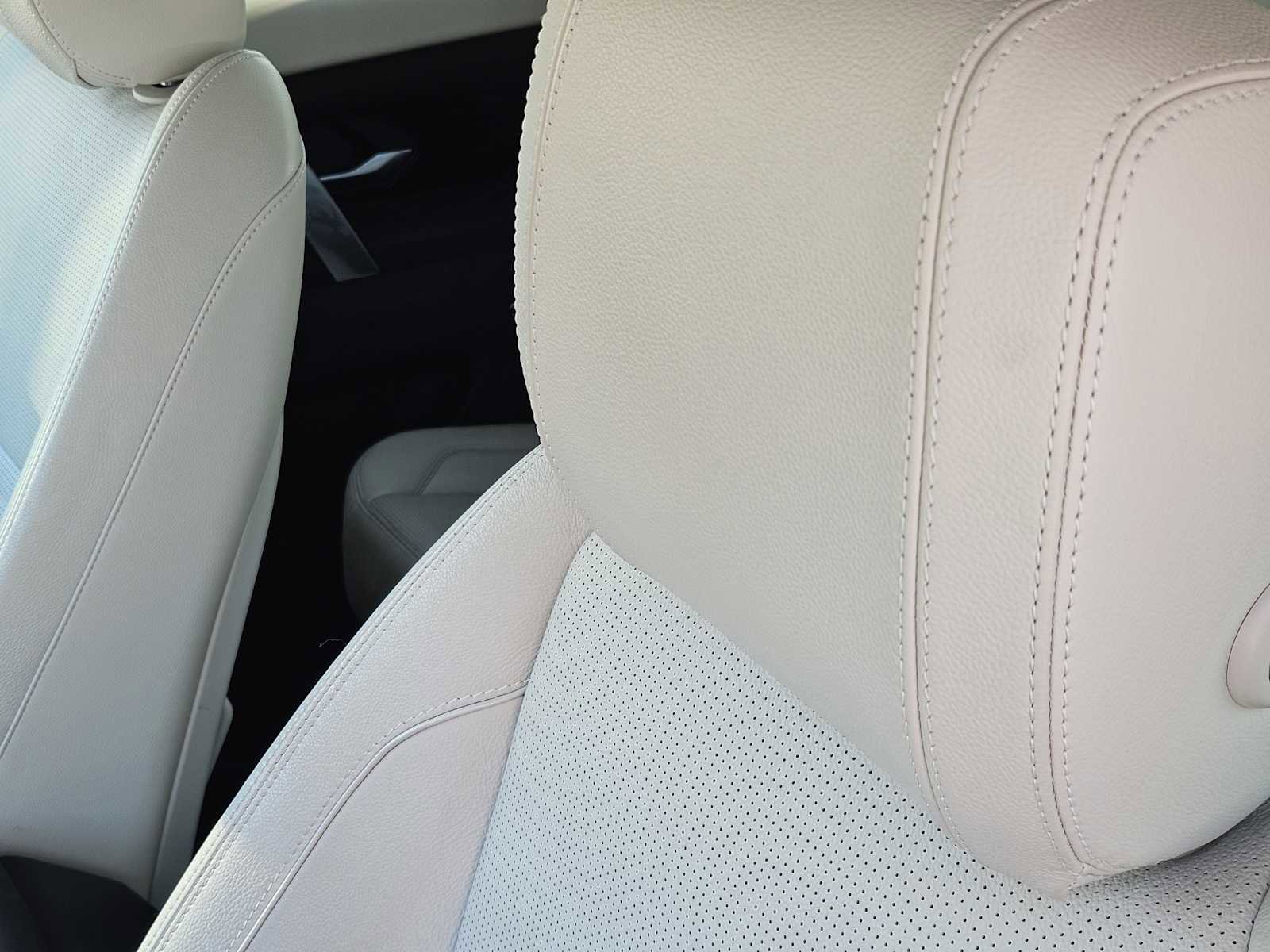 Used 2020 Land Rover Discovery Sport S image 15