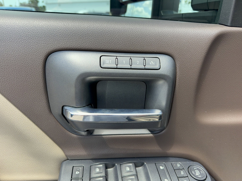 Used 2016 GMC Sierra 2500 Denali AWD/4WD image 9