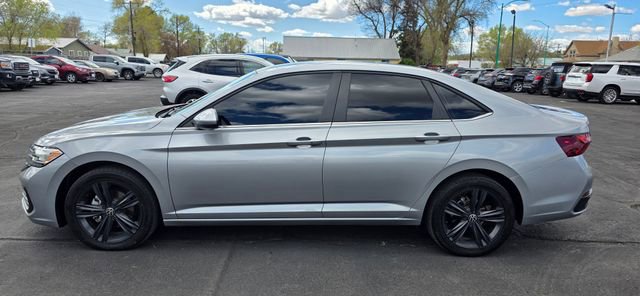 Used 2023 Volkswagen Jetta SE image 4