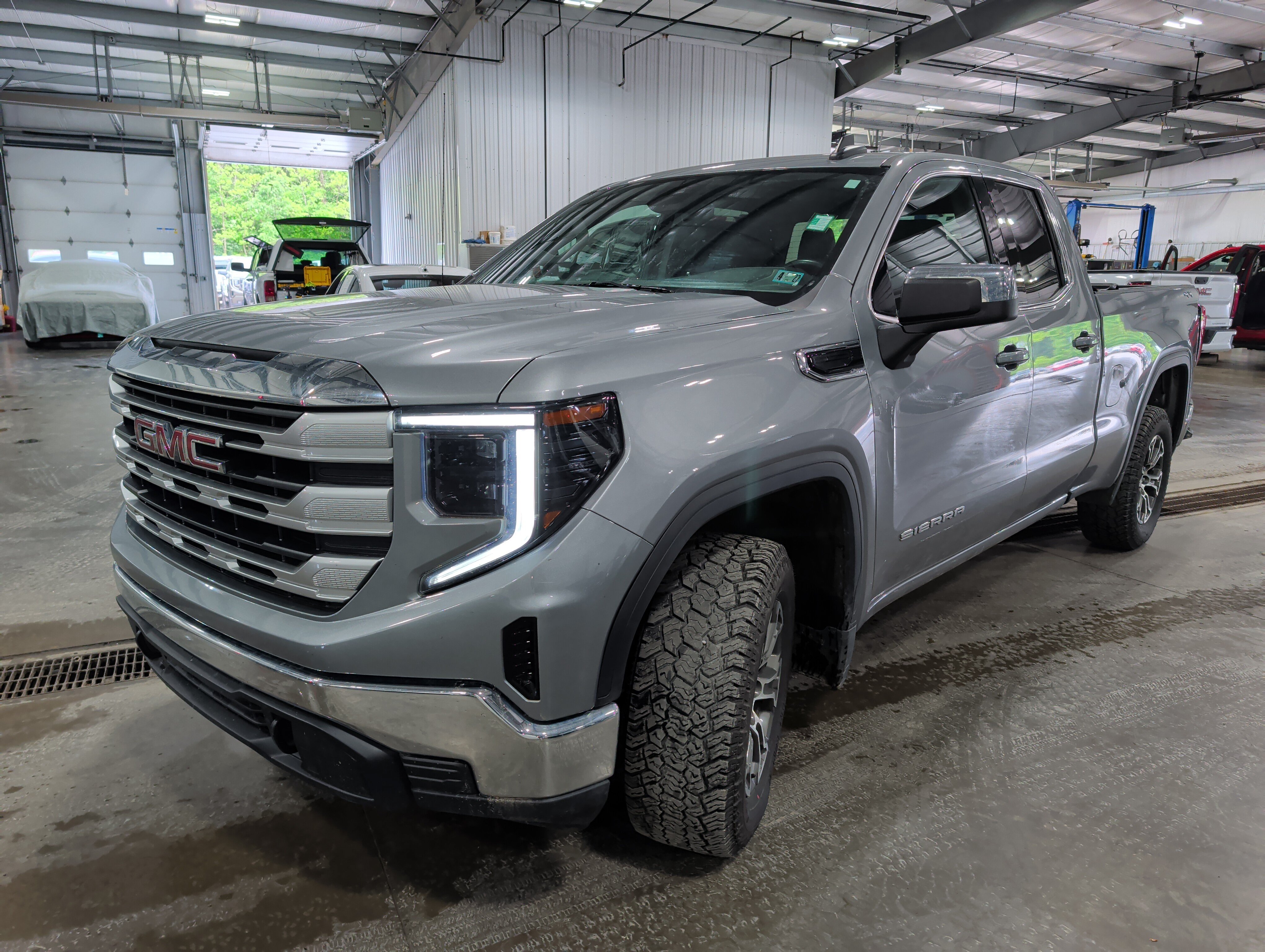 Used 2023 GMC Sierra 1500 SLE AWD/4WD image 7