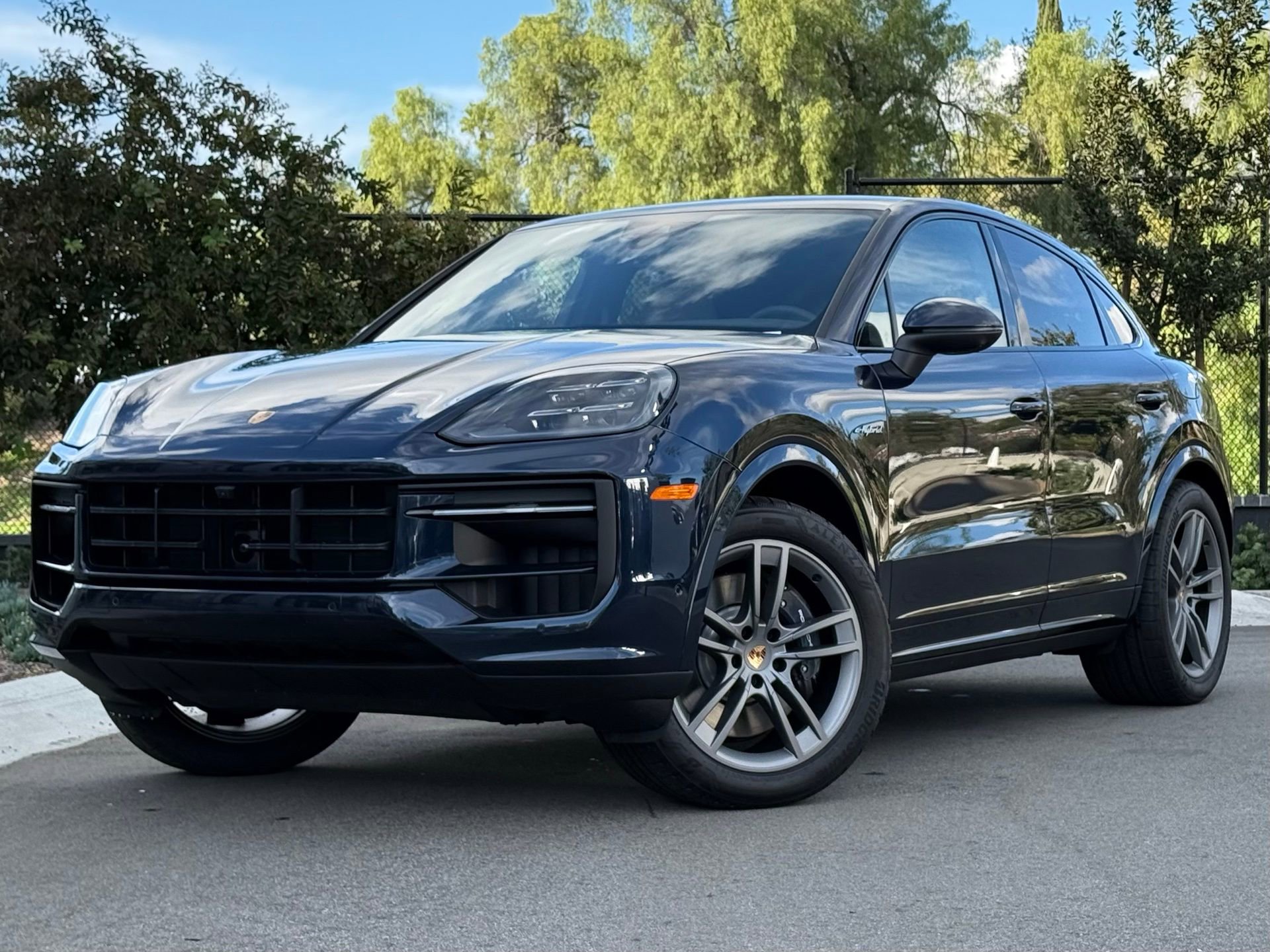 Used 2026 Porsche Cayenne E-Hybrid Coupe AWD/4WD image 1