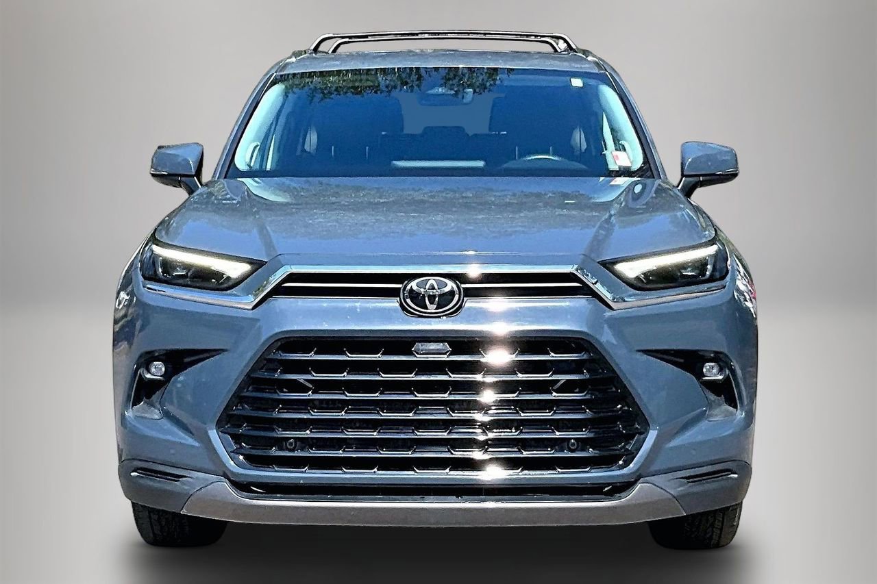 Used 2024 Toyota Grand Highlander Limited image 3