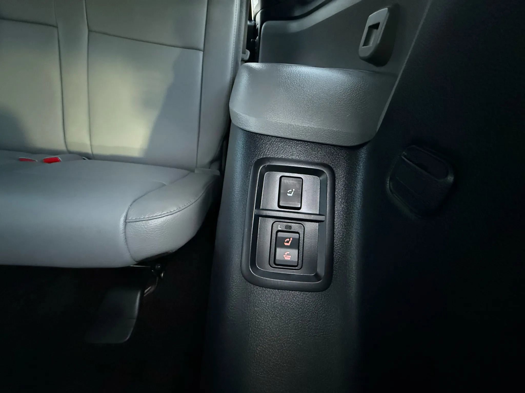 Used 2017 Toyota Sequoia Limited w/ Safety & Convenience Package image 22