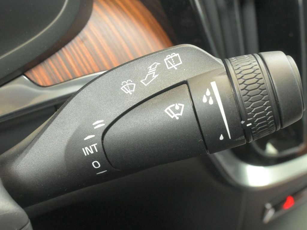 New 2026 Volvo V60 B5 Cross Country Plus w/ Protection Package Premier image 29